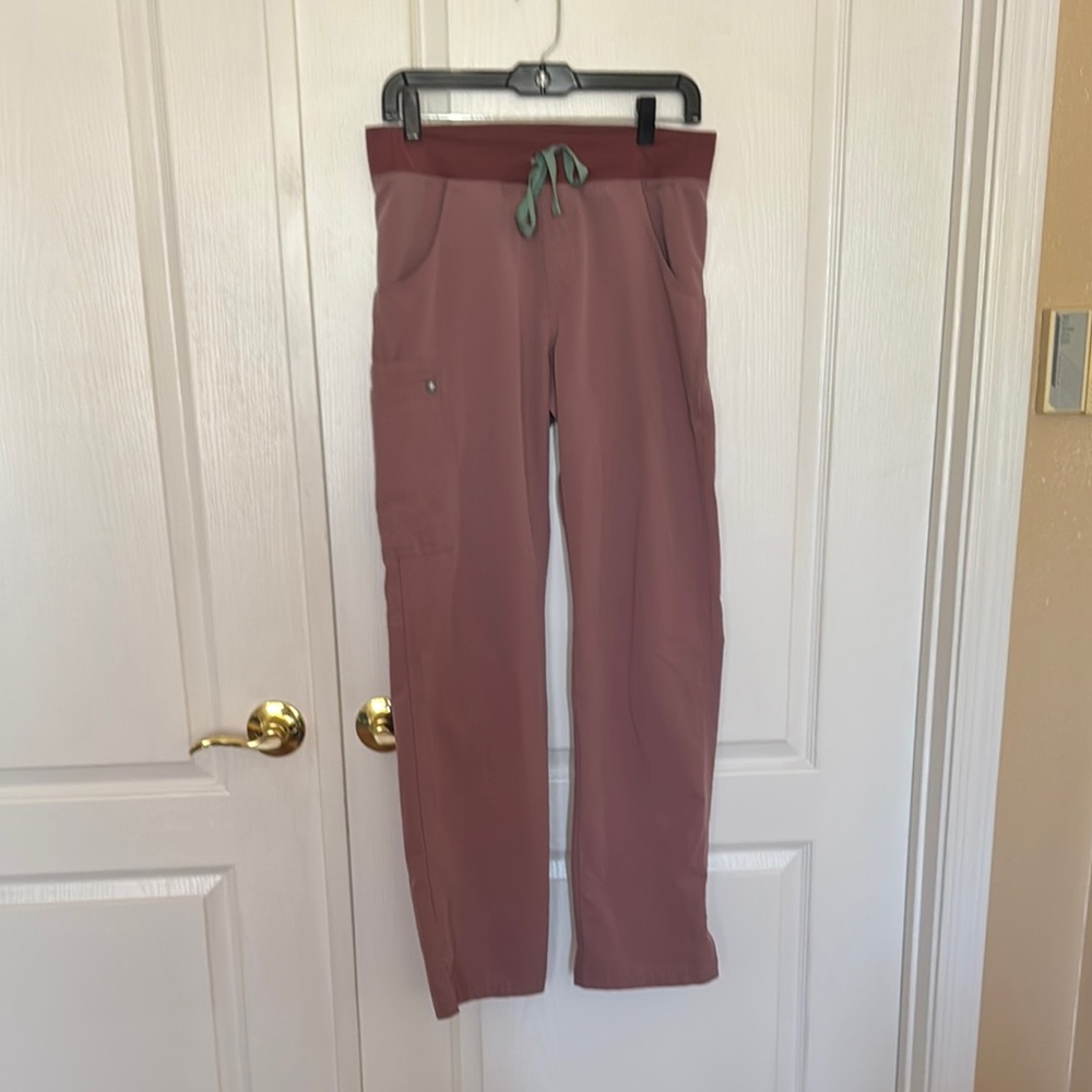 Figs Men's Mauve Joggers with Green Drawstring